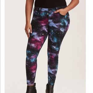 🆕💜 Torrid Skinny Jeans Cosmic Print